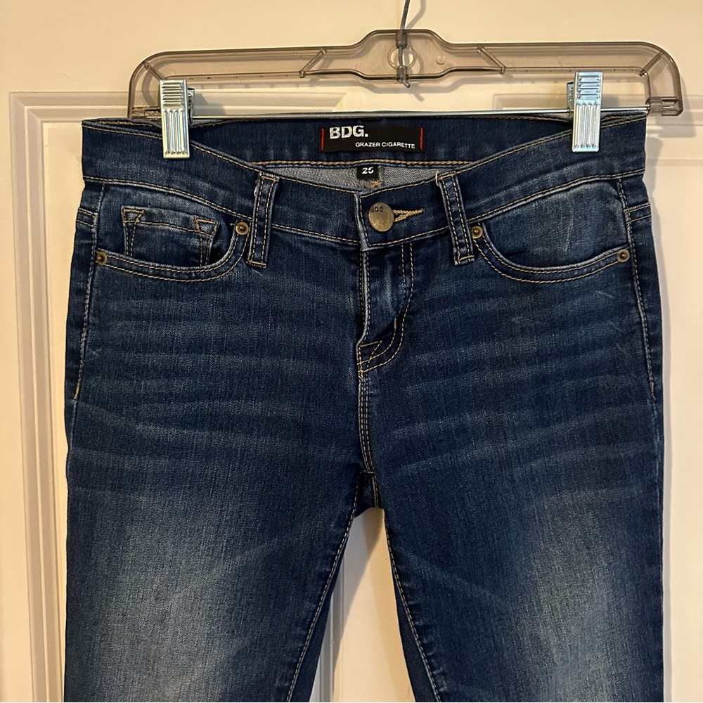 BDG Grazer Cigarette skinny jeans size 25!!